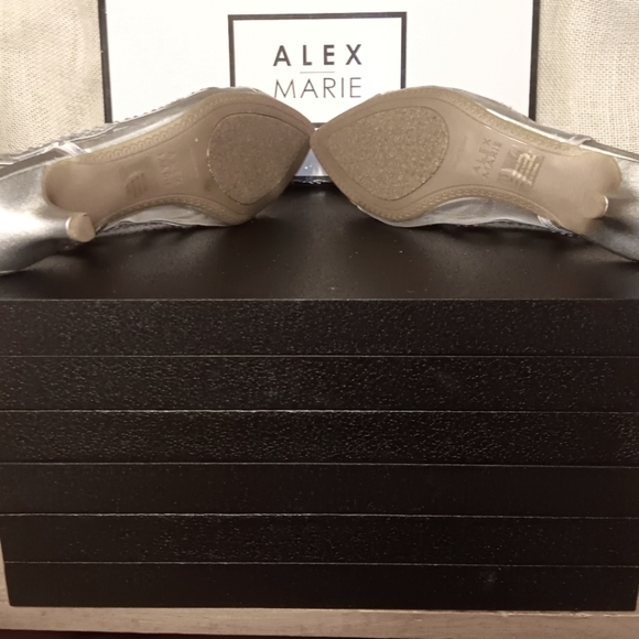 Alex Marie low silver high heel shoe w/back adjustable back strap - Picture 2 of 8